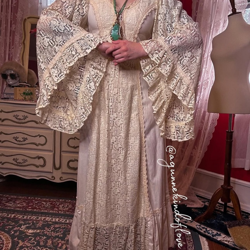 SOLD DO NOT BUY Gunne Sax angel Sleeve Cream Lace Dress